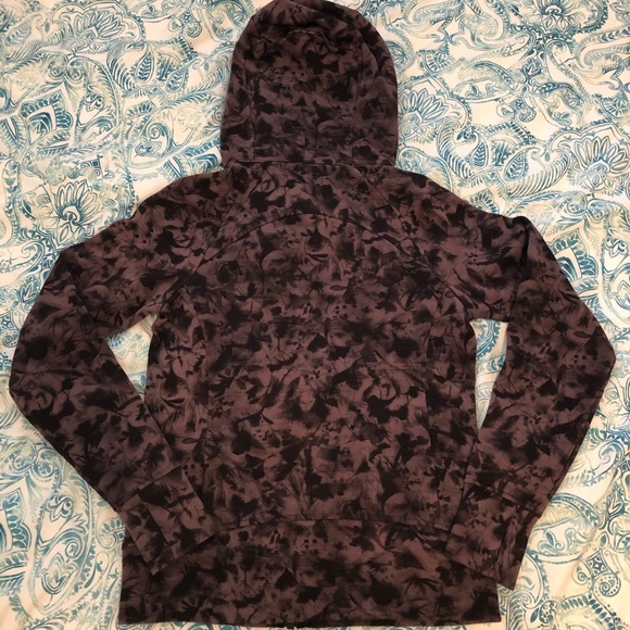 NWOT Lululemon scuba hoodie - Picture 3 of 4